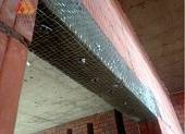 Набивка сетки на бетонной перемычке