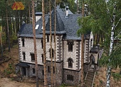 Загородный дом в замковом стиле в посёлке Воейково