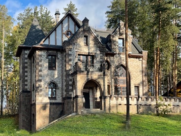 Построенный дом в замковом стиле