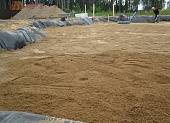 Устройство основания из песка с послойным трамбованием виброплитой