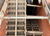 Выставлена опалубка и связан арматурный каркас ж.б. лестницы