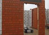 Перемычки над проемами внутренних стен делаются также ж/бетонным без утепления.