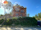 Вид на дом с бокового фасада