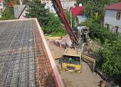 Подача бетона с помощью бетононасоса