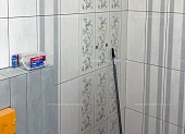 Облицовка керамической плиткой ванной комнаты на 2-ом этаже