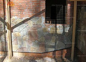 Облицовка стен цокольного этажа натуральным камнем