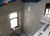 Завершена машинная штукатурка стен помещений дома