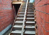 Выполнено бетонирование ж.б. лестницы